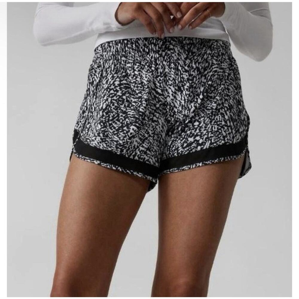 Athleta Printed Mesh Racer Run Shorts Black White Size S